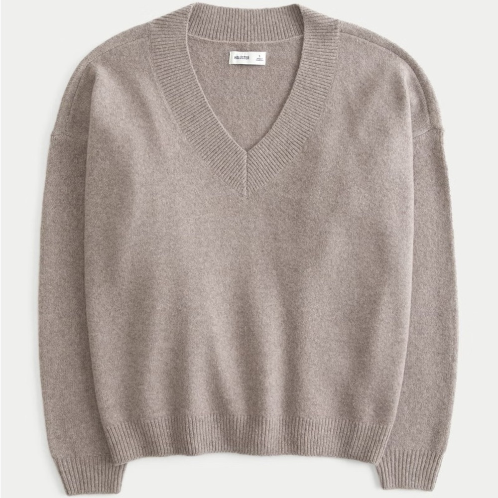 Hollister Tan V-Neck Sweater with Long Sleeves and Relaxed Fit